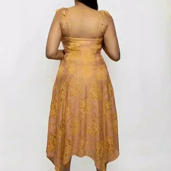 Leading Lady Lace Midi Dress - Picture 3 of 3